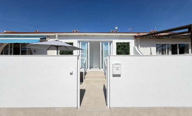 Sale - Terraced house -
Torrevieja - La Siesta - El Salado - Torreta