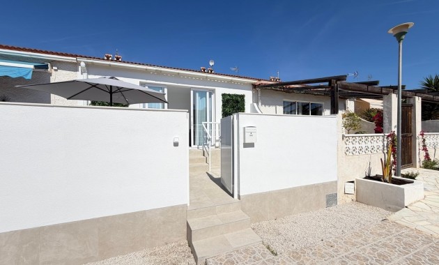 Sale - Terraced house -
Torrevieja - La Siesta - El Salado - Torreta