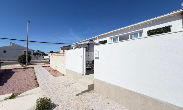 Sale - Terraced house -
Torrevieja - La Siesta - El Salado - Torreta