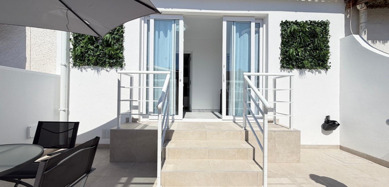 Sale - Terraced house -
Torrevieja - La Siesta - El Salado - Torreta