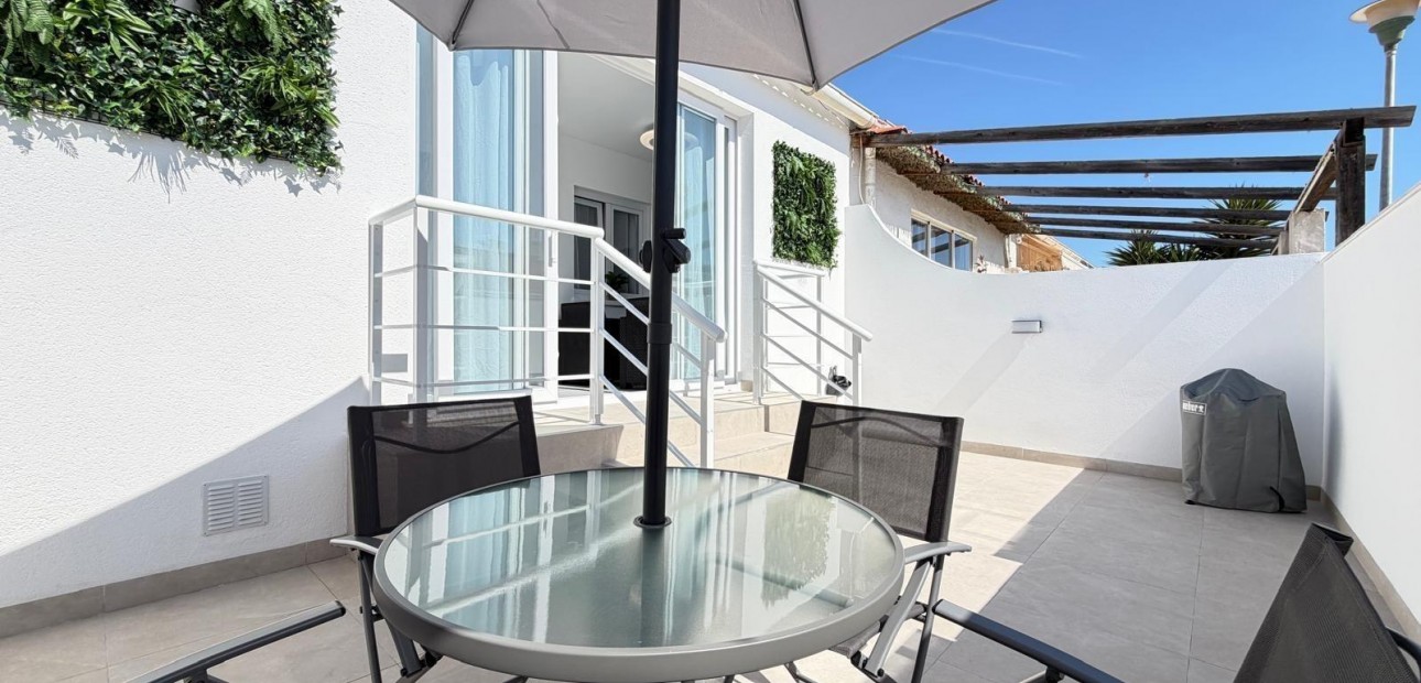 Sale - Terraced house -
Torrevieja - La Siesta - El Salado - Torreta