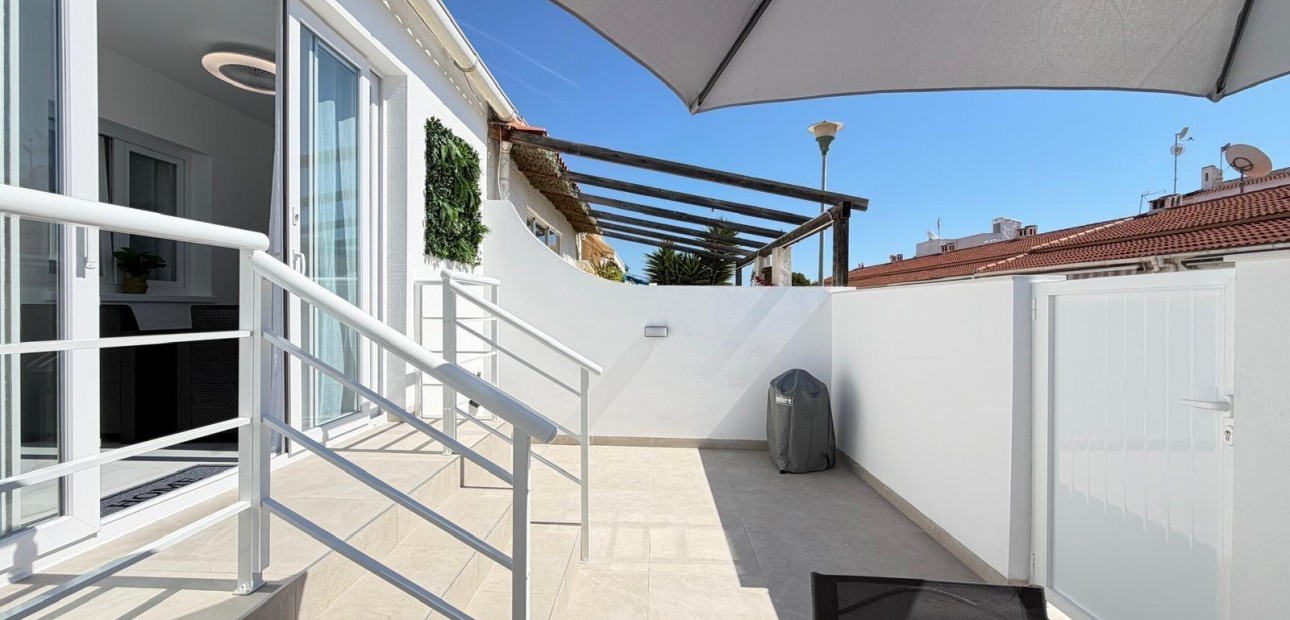 Sale - Terraced house -
Torrevieja - La Siesta - El Salado - Torreta