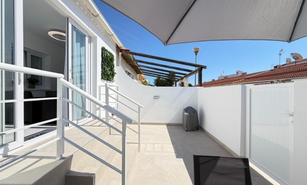 Sale - Terraced house -
Torrevieja - La Siesta - El Salado - Torreta