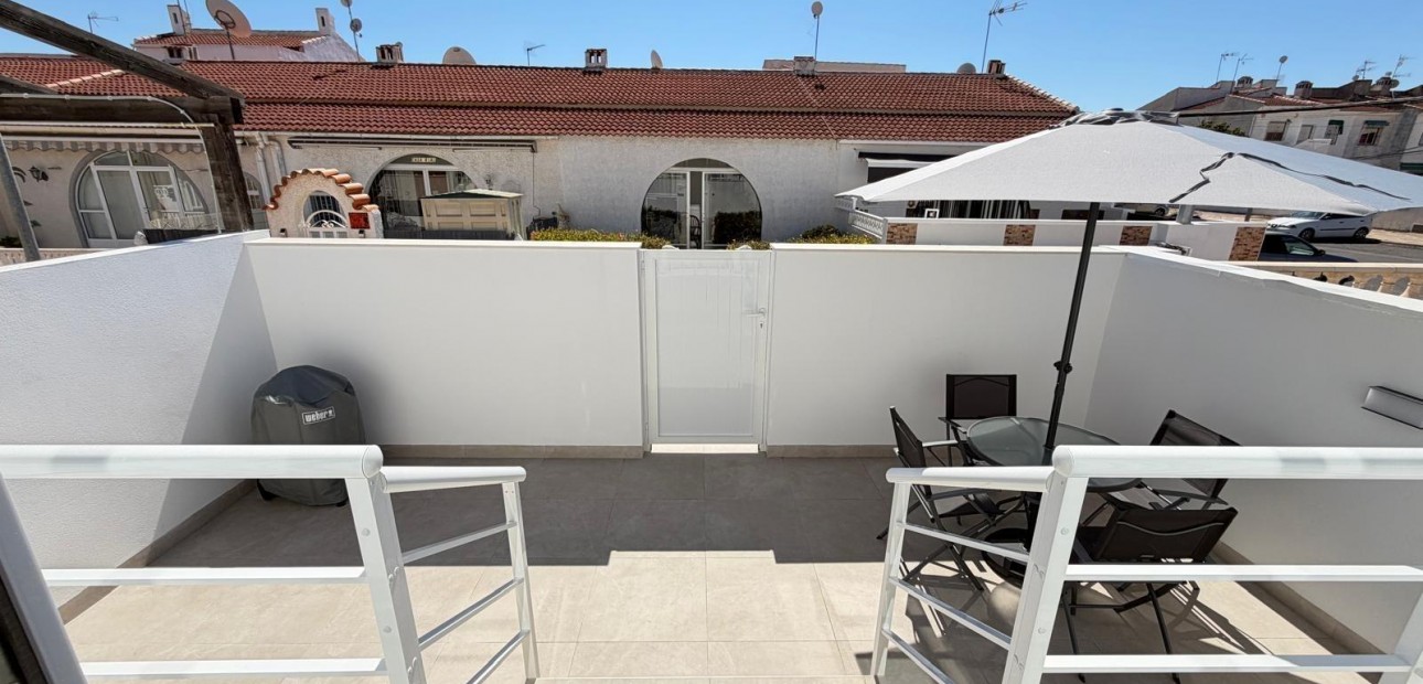 Sale - Terraced house -
Torrevieja - La Siesta - El Salado - Torreta