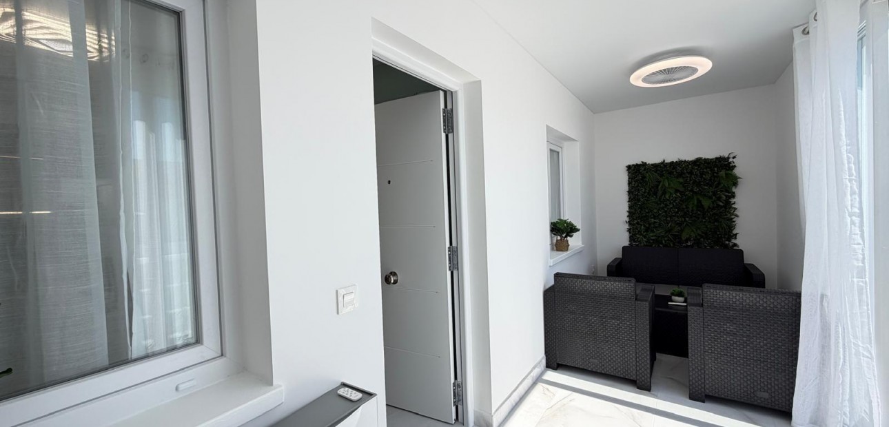 Sale - Terraced house -
Torrevieja - La Siesta - El Salado - Torreta