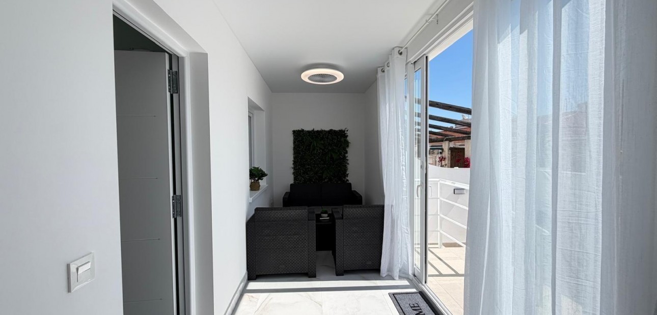 Sale - Terraced house -
Torrevieja - La Siesta - El Salado - Torreta