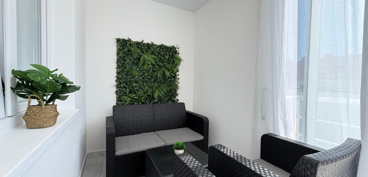 Sale - Terraced house -
Torrevieja - La Siesta - El Salado - Torreta