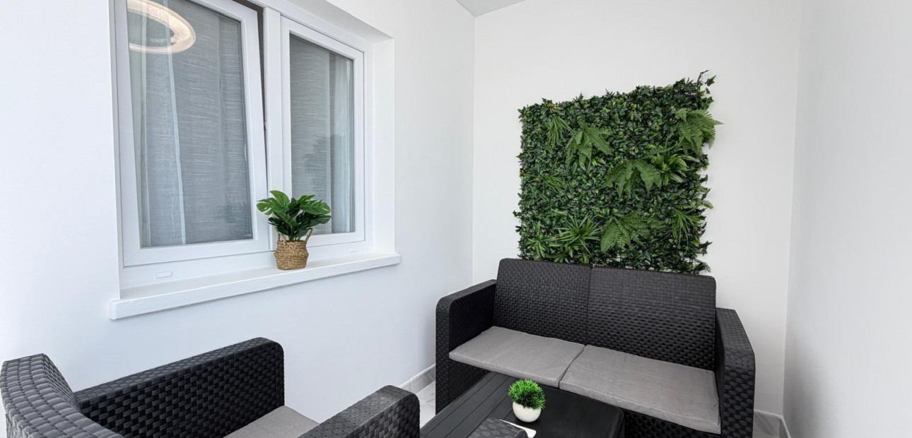 Sale - Terraced house -
Torrevieja - La Siesta - El Salado - Torreta