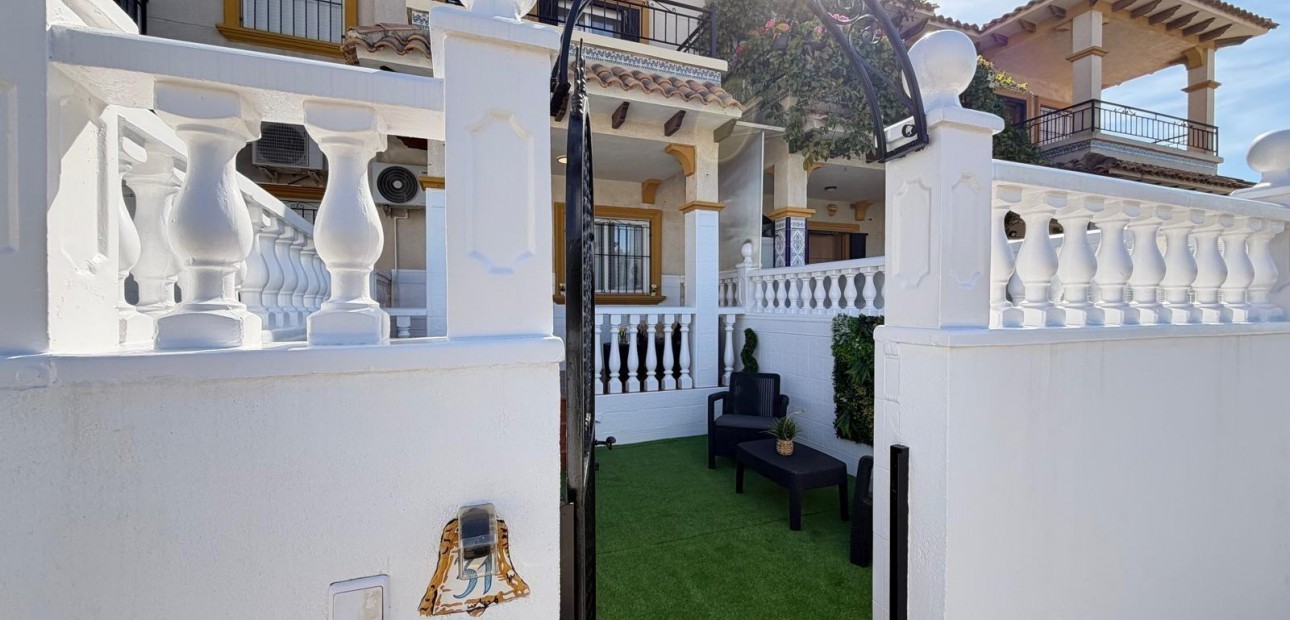 Sale - Terraced house -
Orihuela Costa - Rocio del Mar