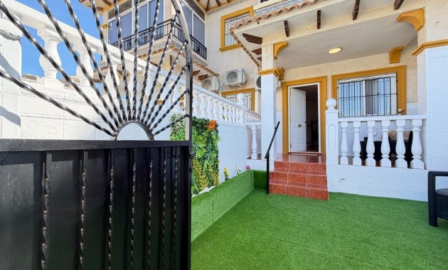 Sale - Terraced house -
Orihuela Costa - Rocio del Mar