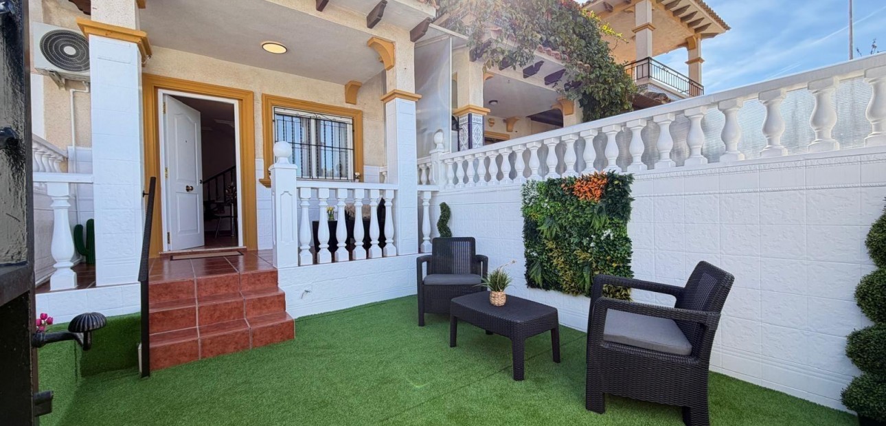 Sale - Terraced house -
Orihuela Costa - Rocio del Mar