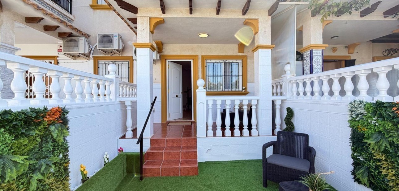 Sale - Terraced house -
Orihuela Costa - Rocio del Mar