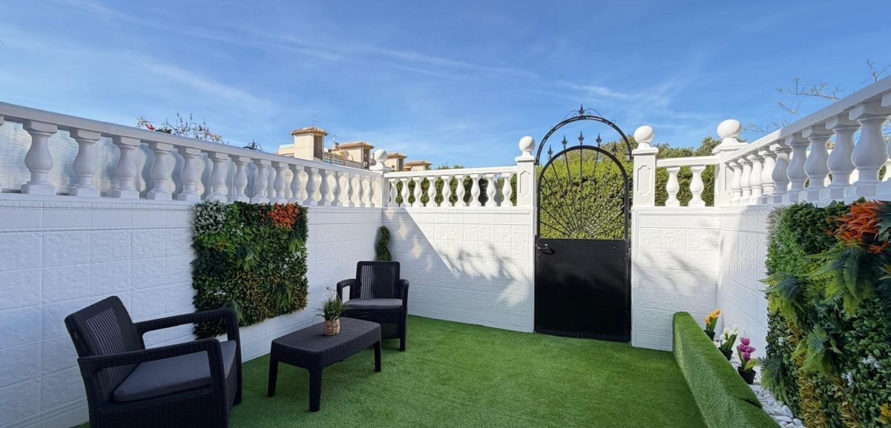 Sale - Terraced house -
Orihuela Costa - Rocio del Mar