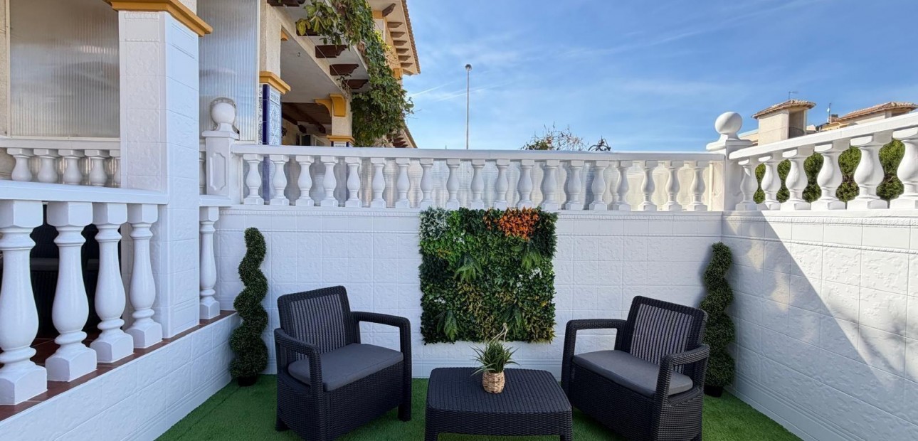 Sale - Terraced house -
Orihuela Costa - Rocio del Mar