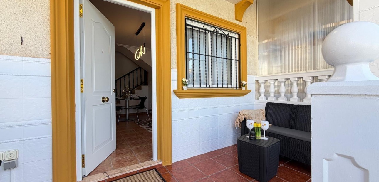 Sale - Terraced house -
Orihuela Costa - Rocio del Mar