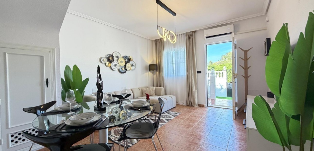 Sale - Terraced house -
Orihuela Costa - Rocio del Mar