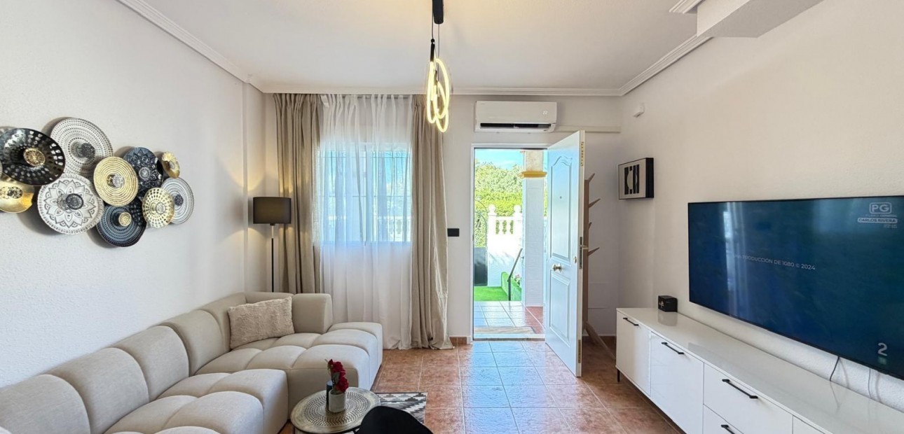 Sale - Terraced house -
Orihuela Costa - Rocio del Mar