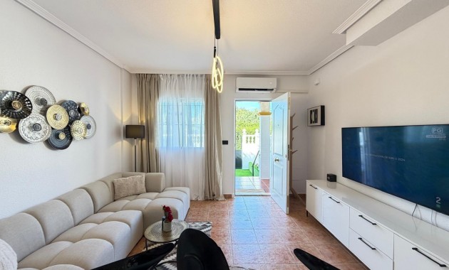 Sale - Terraced house -
Orihuela Costa - Rocio del Mar