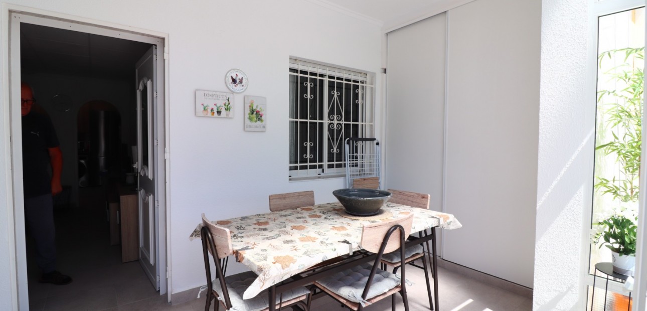 Sale - Bungalow -
Torrevieja - El Chaparral