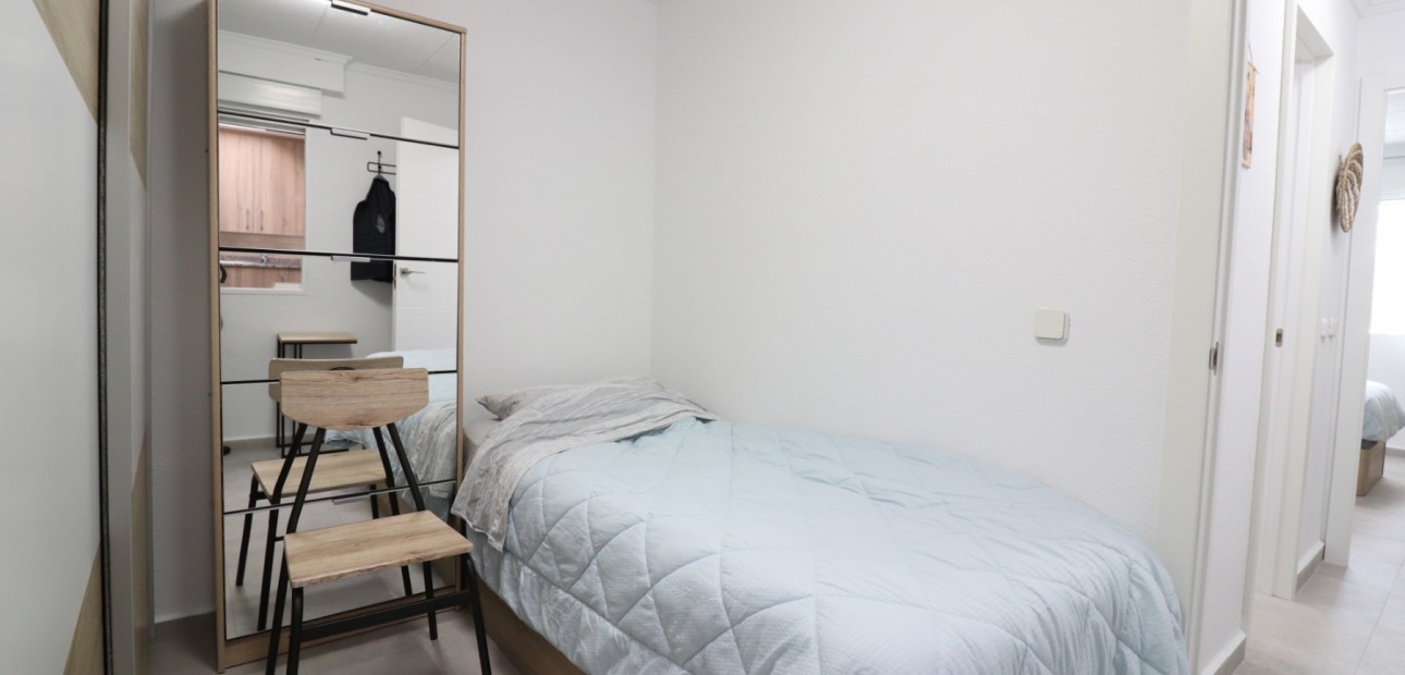 Sale - Bungalow -
Torrevieja - El Chaparral