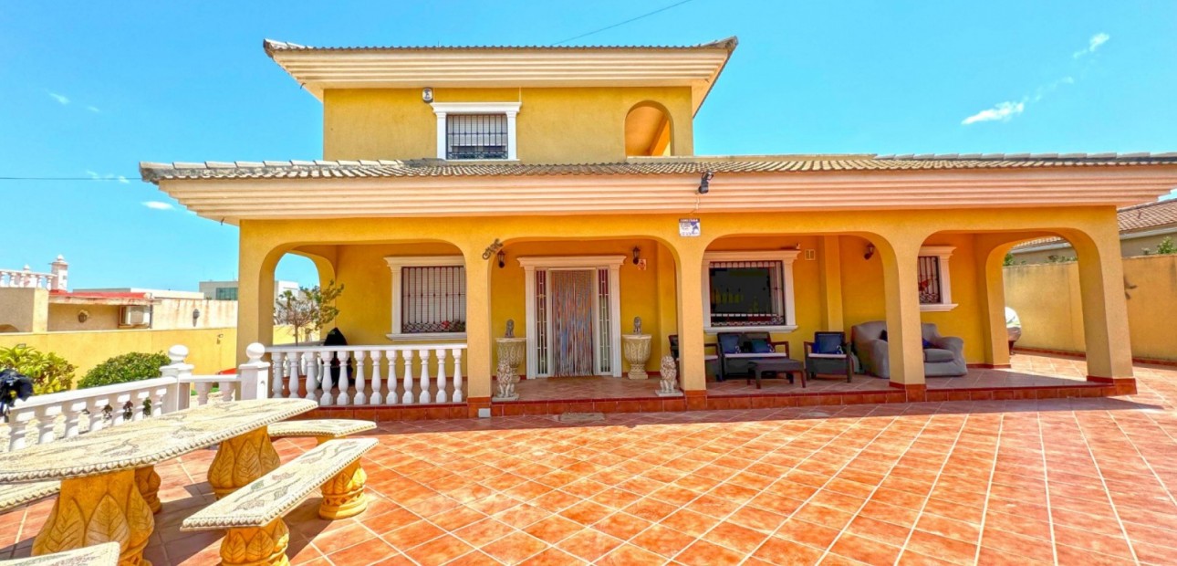 Sale - Detached Villa -
Torrevieja - Los Balcones - Los Altos del Edén