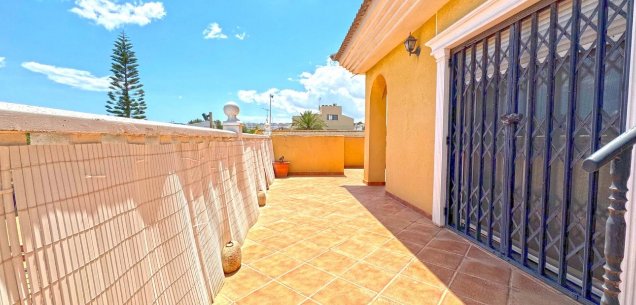 Sale - Detached Villa -
Torrevieja - Los Balcones - Los Altos del Edén