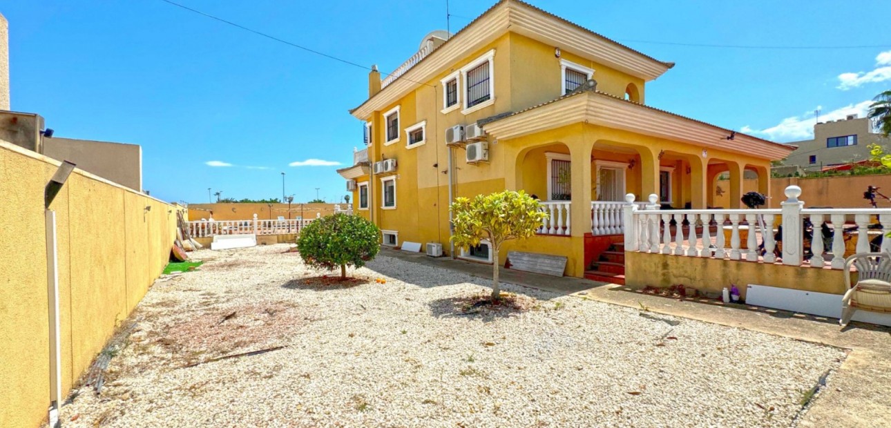 Sale - Detached Villa -
Torrevieja - Los Balcones - Los Altos del Edén