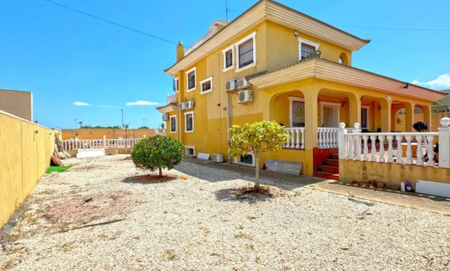Sale - Detached Villa -
Torrevieja - Los Balcones - Los Altos del Edén