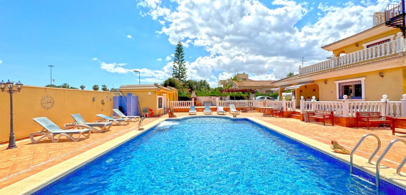 Sale - Detached Villa -
Torrevieja - Los Balcones - Los Altos del Edén