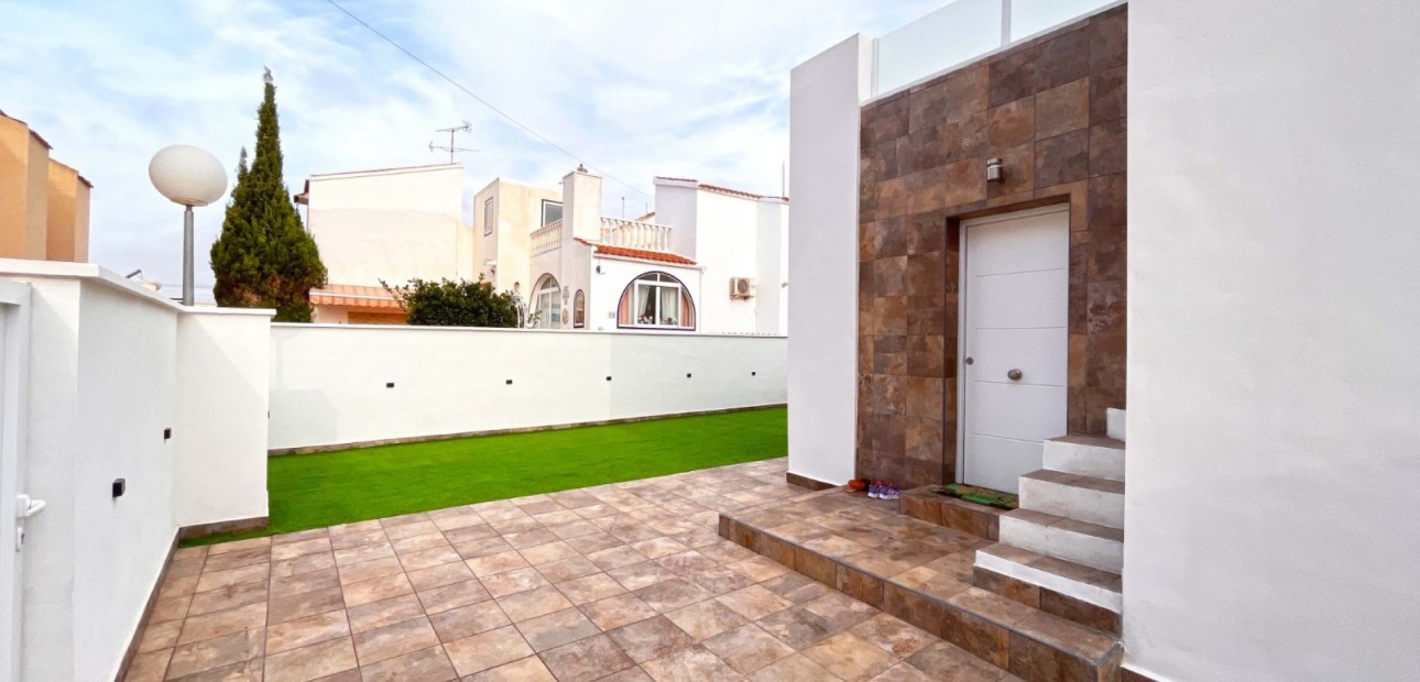 Sale - Bungalow -
Orihuela Costa - Playa Flamenca