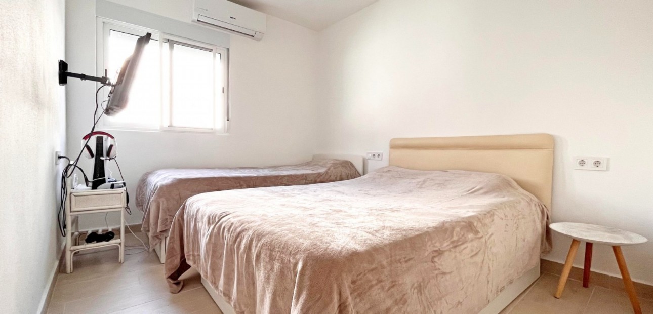 Sale - Bungalow -
Orihuela Costa - Playa Flamenca