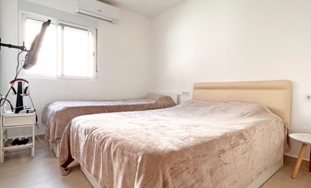 Sale - Bungalow -
Orihuela Costa - Playa Flamenca