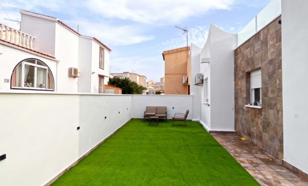 Sale - Bungalow -
Orihuela Costa - Playa Flamenca