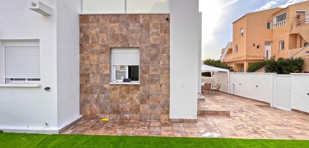 Sale - Bungalow -
Orihuela Costa - Playa Flamenca