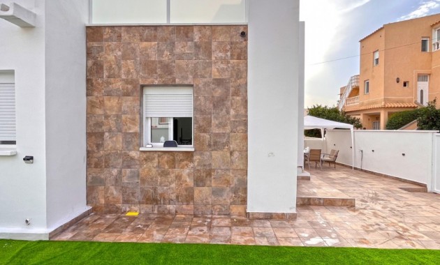 Sale - Bungalow -
Orihuela Costa - Playa Flamenca