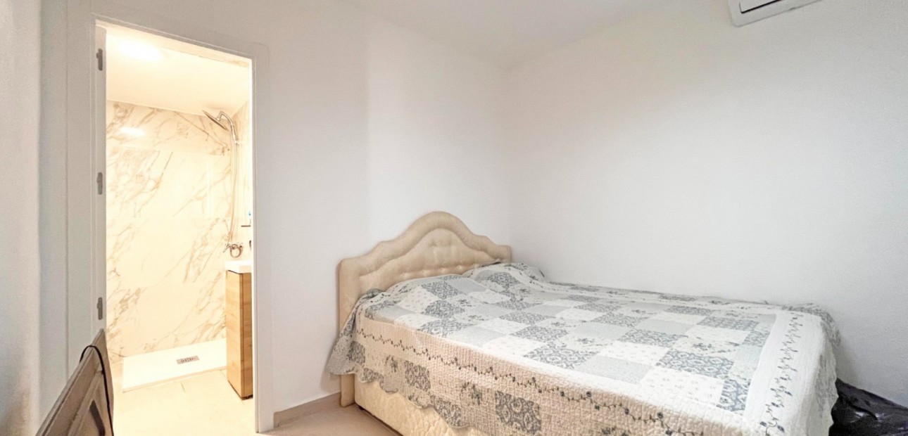 Sale - Bungalow -
Orihuela Costa - Playa Flamenca