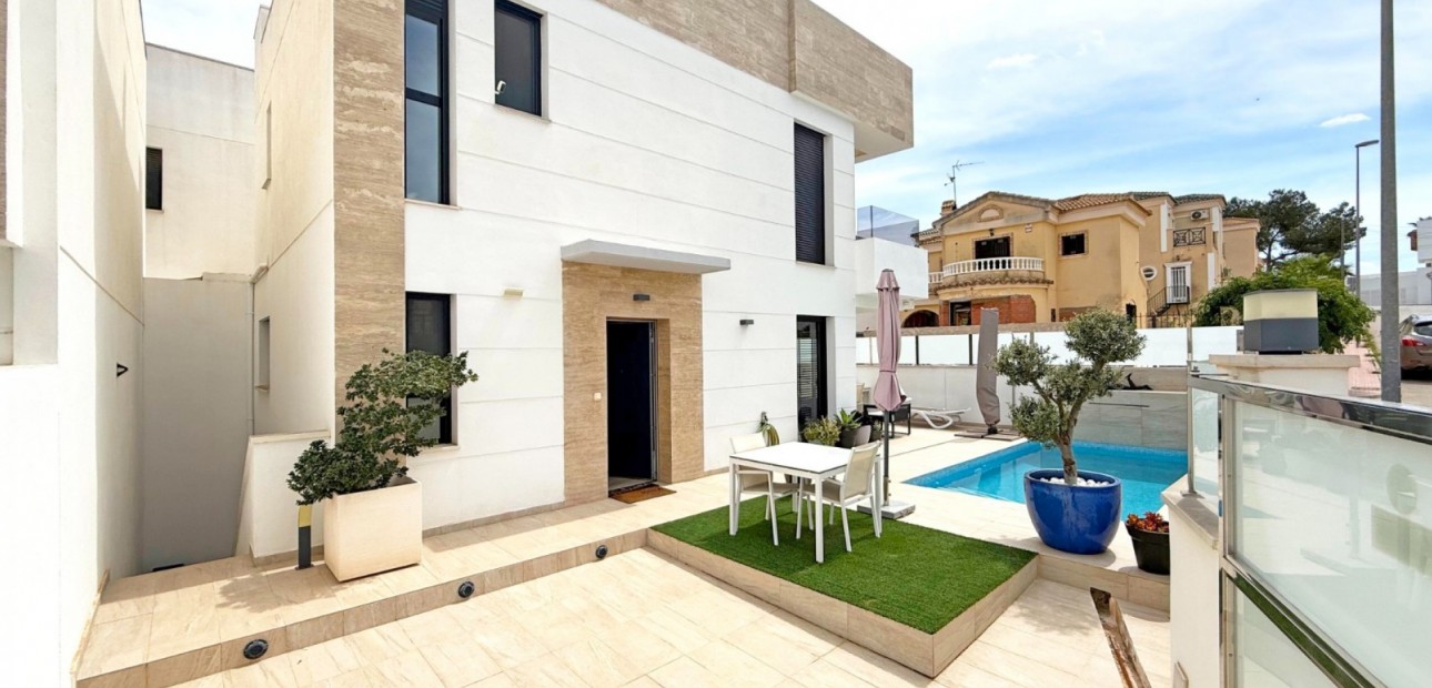 Sale - Detached Villa -
Orihuela Costa - Villamartin