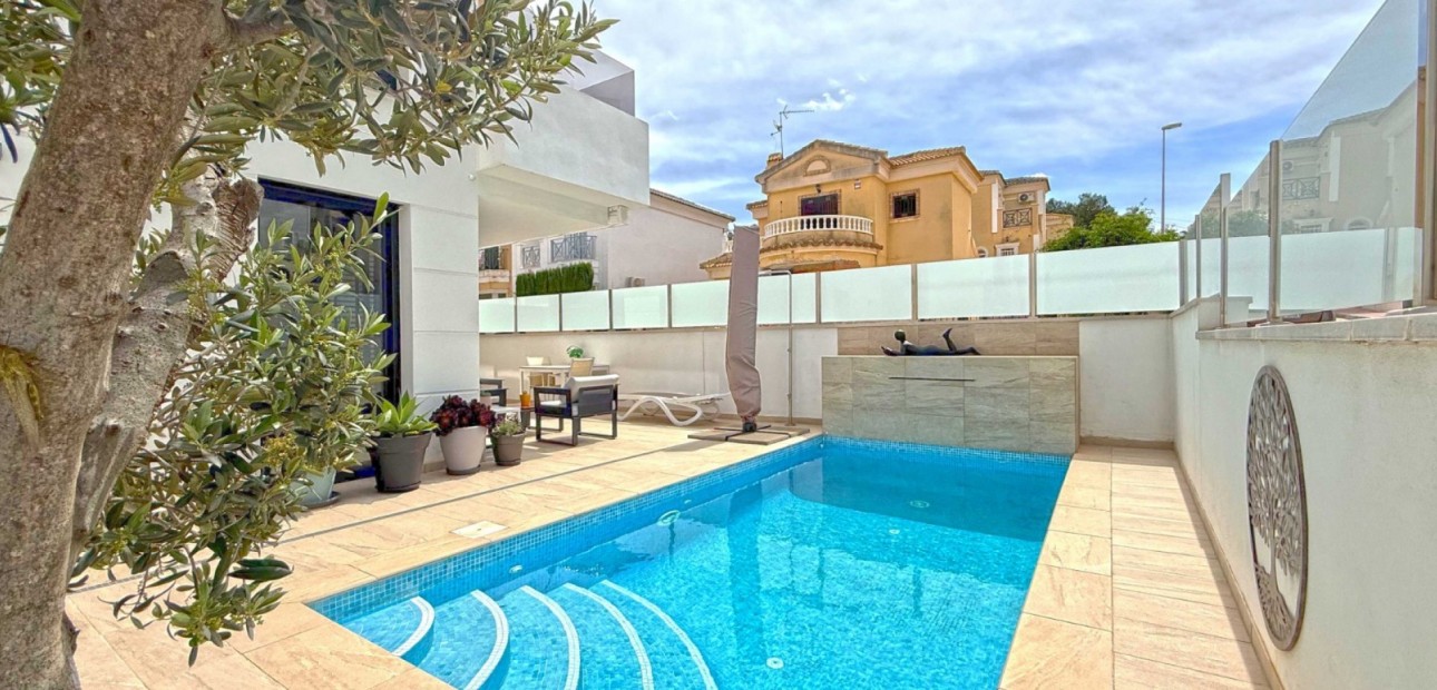 Sale - Detached Villa -
Orihuela Costa - Villamartin
