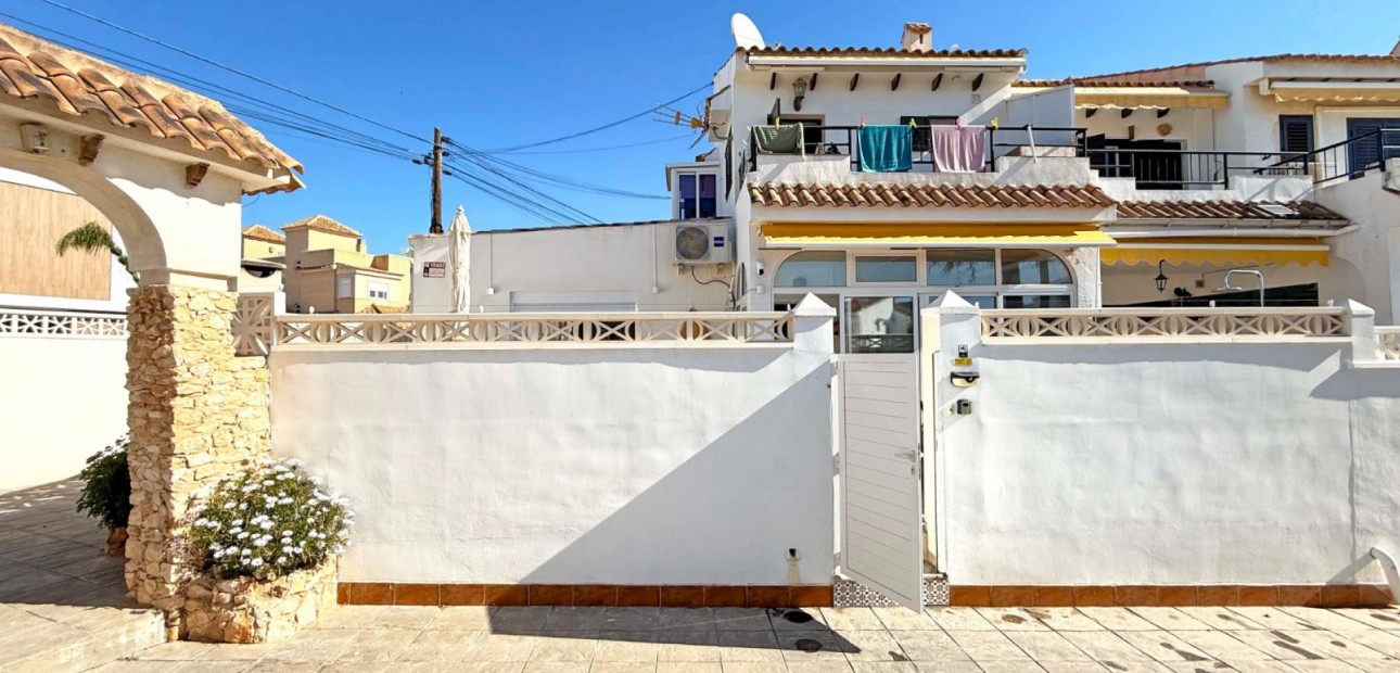 Sale - Bungalow -
Torrevieja - Torrelamata - La Mata