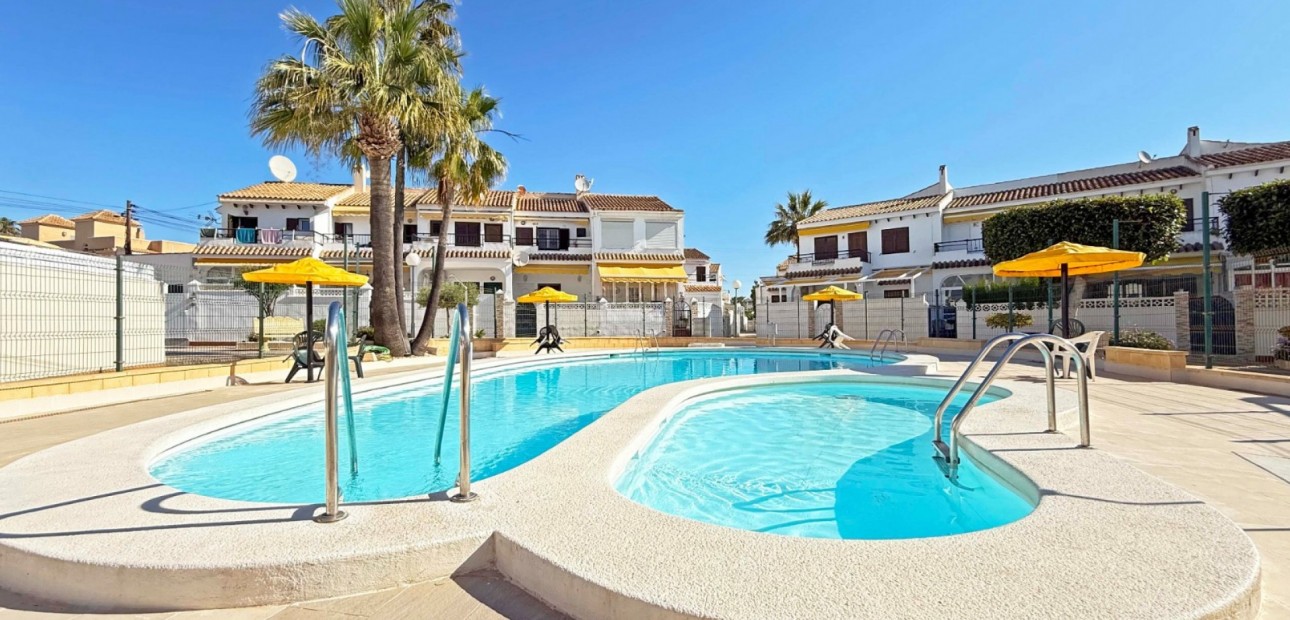Sale - Bungalow -
Torrevieja - Torrelamata - La Mata