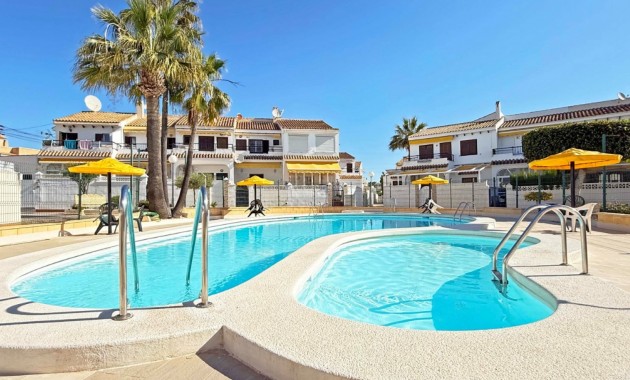 Sale - Bungalow -
Torrevieja - Torrelamata - La Mata