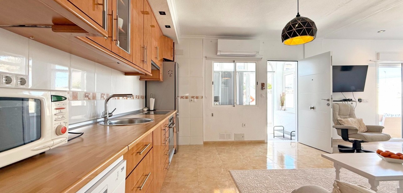 Sale - Bungalow -
Torrevieja - Torrelamata - La Mata