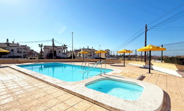 Sale - Bungalow -
Torrevieja - Torrelamata - La Mata