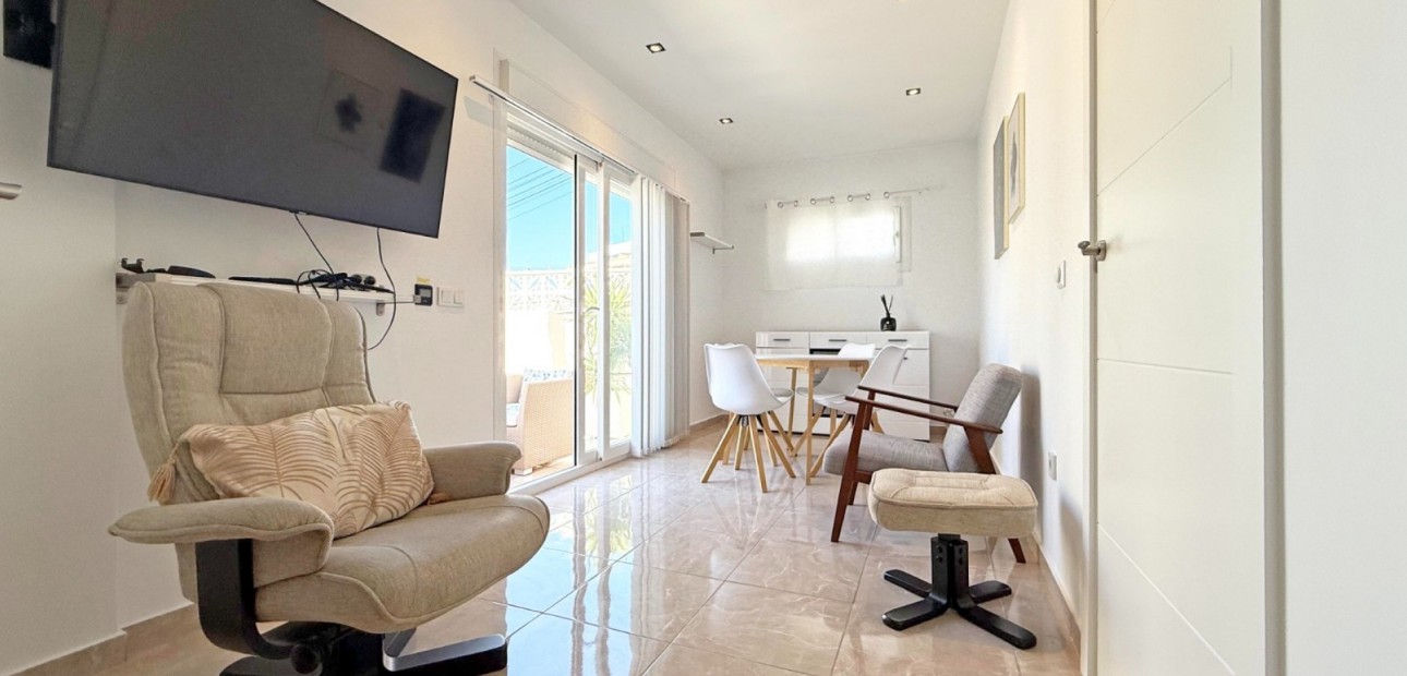 Sale - Bungalow -
Torrevieja - Torrelamata - La Mata