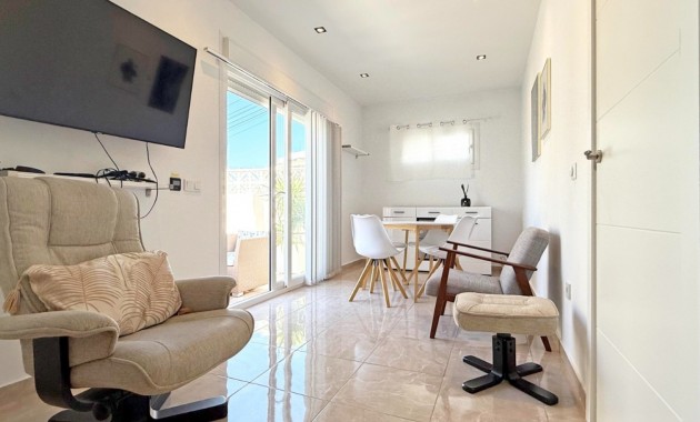 Sale - Bungalow -
Torrevieja - Torrelamata - La Mata