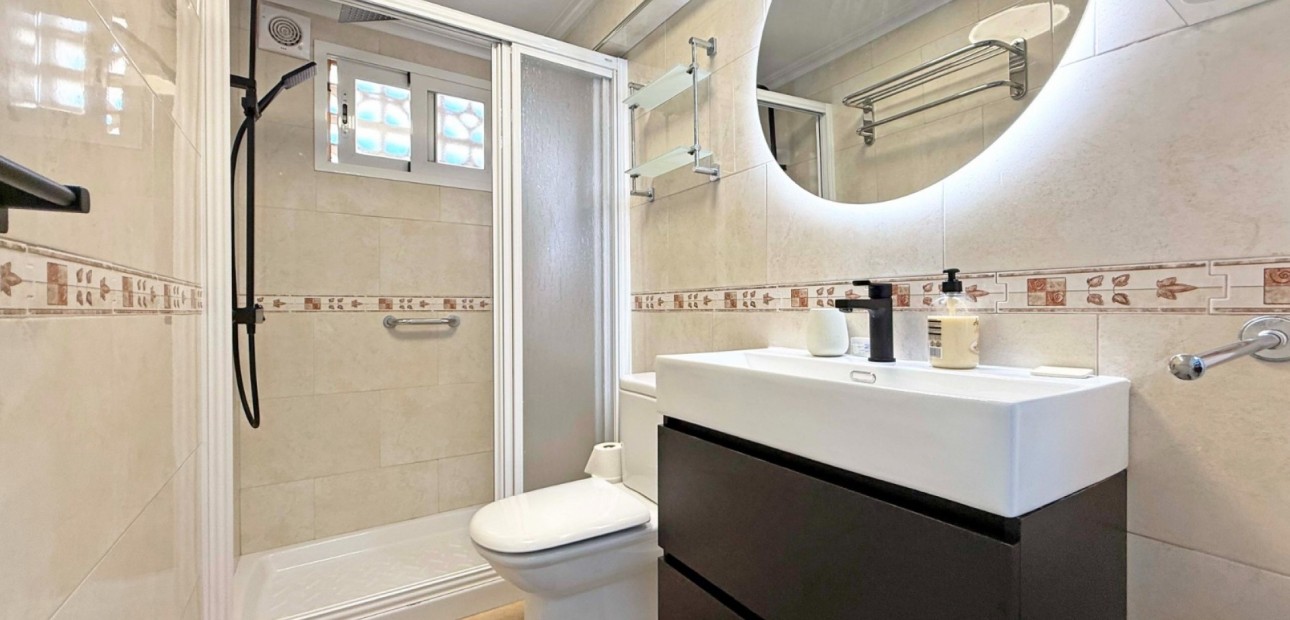 Sale - Bungalow -
Torrevieja - Torrelamata - La Mata