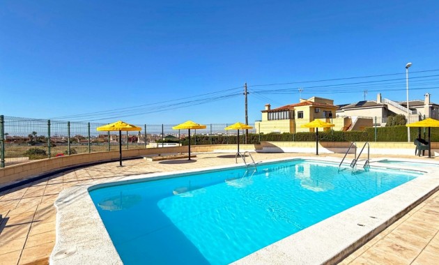 Sale - Bungalow -
Torrevieja - Torrelamata - La Mata