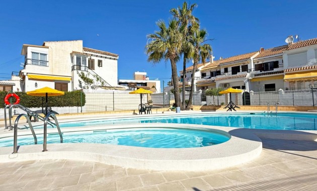 Sale - Bungalow -
Torrevieja - Torrelamata - La Mata