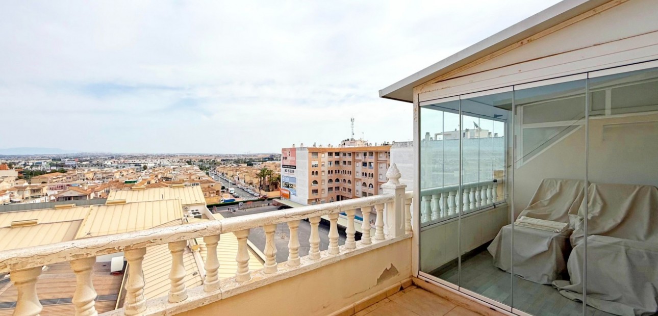 Venta - Apartamento / piso -
Torrevieja