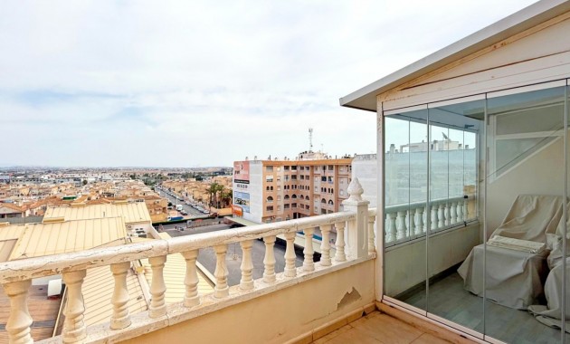Venta - Apartamento / piso -
Torrevieja